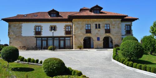 Prellezo Hotel | Discover Hotel Valle De Arco: Family-Friendly Dining Awaits