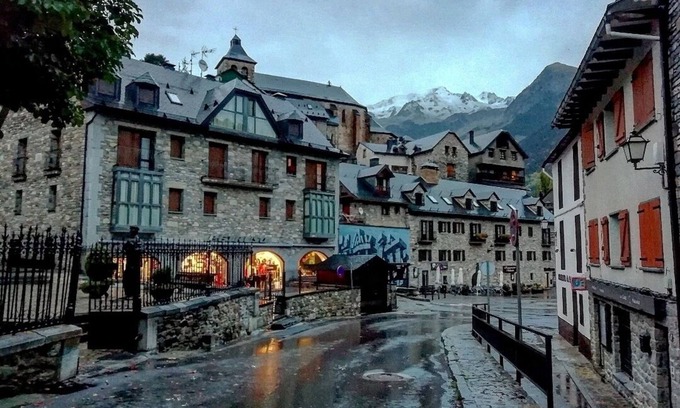 Sallent de Gallego Hotel | Discover Hotel Valle De Izas: Rated 10/10 with Spa & Breakfast