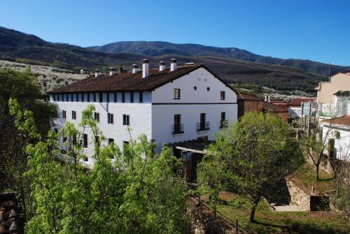 Jerte Hotel | Pet-Friendly Hospedería Valle del Jerte with Pool & Views