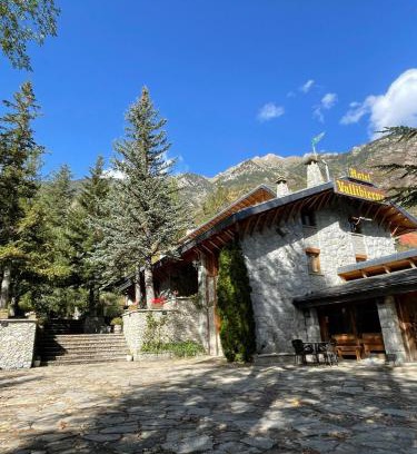 Benasque Hotel | Experience Hotel Vallibierna: Pet-Friendly with Pool & Dining