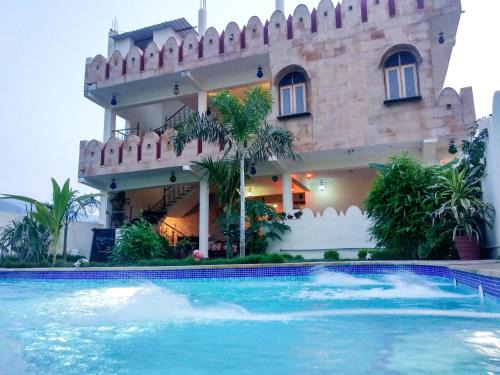 Pushkar Hotel | Escape to Hotel Vamdev Fort: Family-Friendly with Pool