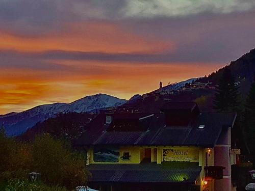 Temu Hotel | Elegant Hotel Veduta dell'Adamello: Spa & Pet Friendly Stay
