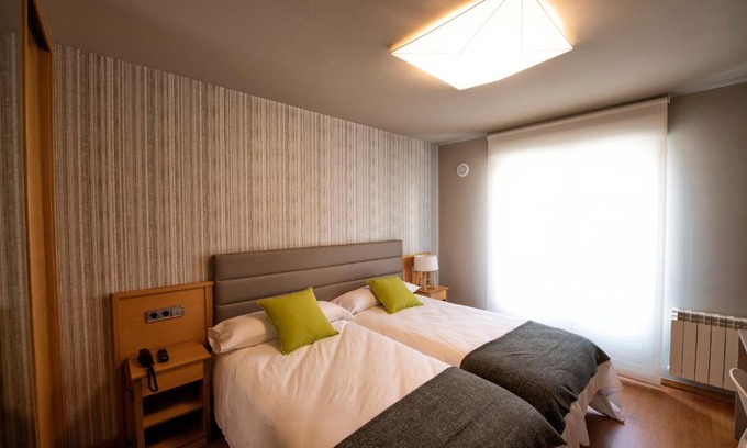 Laxe Hotel | Cozy Hotel VIDA Mar de Laxe with Hot Tub & Restaurant