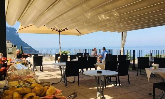 Garda Hotel | Guest Rated Hotel Villa Cà Nova with Pool & Breakfast