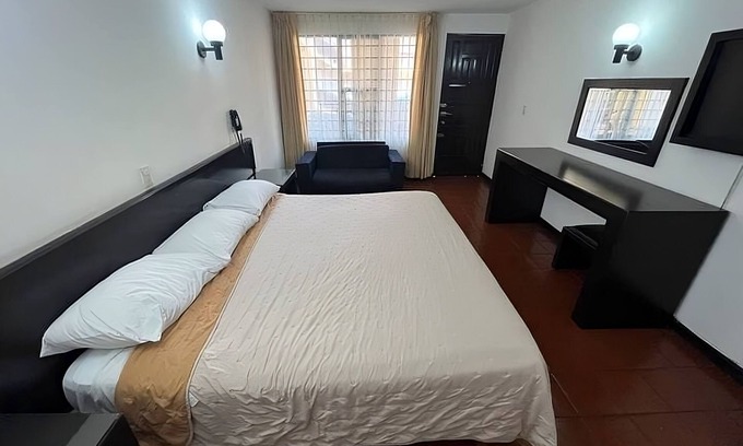 Morelia Apartment | Hotel Villa Capri, 1 triple bed 4 Guests