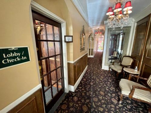 French Quarter Hotel | Elegant Stays at Hotel Villa Convento with Family-Friendly Perks
