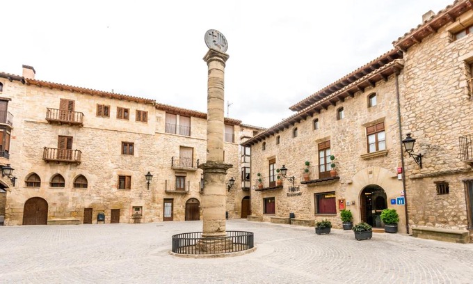 Cretas Hotel | Discover Hotel Villa de Cretas: Rated 9.4 with Family Amenities