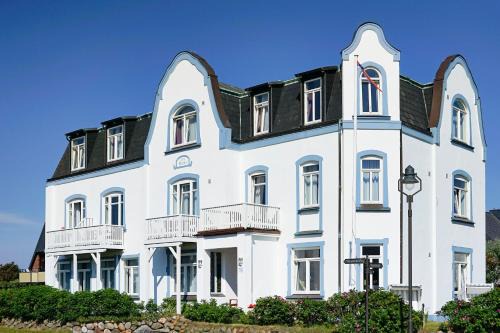 Wenningstedt-Braderup Hotel | Discover Hotel Villa Klasen: Pet Friendly & Top Rated 9.1/10