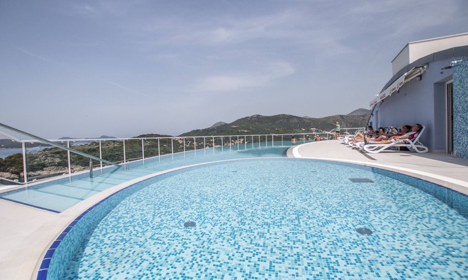 Stikovica Bed & Breakfast | Discover Hotel Villa Paradiso: Family-Friendly Getaway