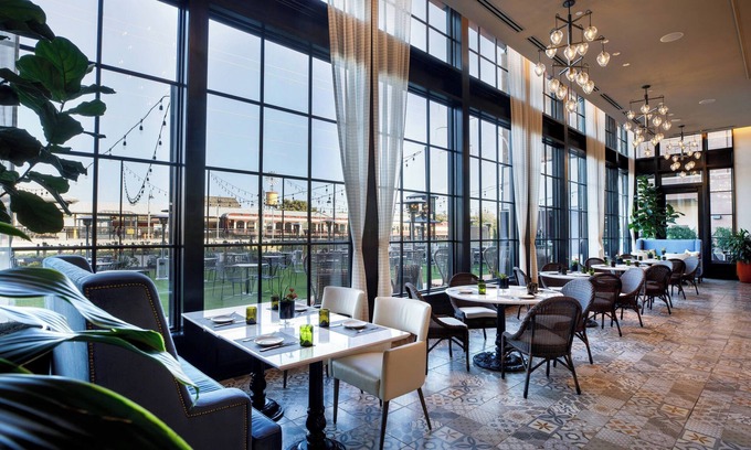 Historic Downtown Grapevine Hotel | Discover Hotel Vin: 4-Star Comfort with Spa & Dining