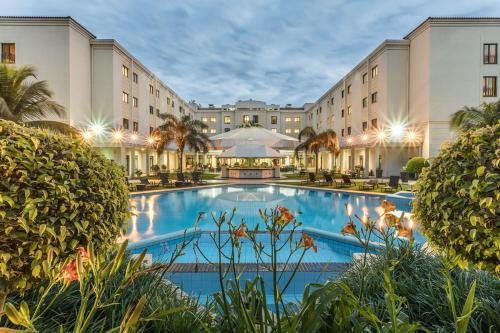 Central C Hotel | Experience Comfort at Hotel Vip Grand Maputo with Pool & Breakfast
