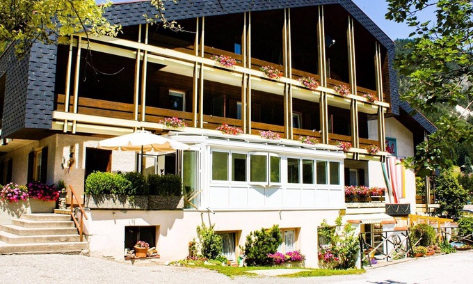 Bad Bleiberg House | Cozy Getaway at Hotel Vital - Perfect for Families & Pets