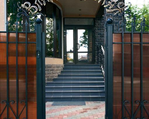 Sergiyev Posad Hotel | Budget-Friendly Hotel Vladimirskaya: Pet Friendly & Breakfast
