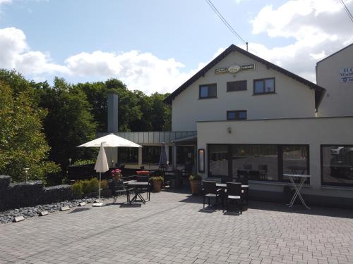 Rengsdorf Hotel | Exceptional Stay at Hotel Waldterrasse with Pet-Friendly Amenities