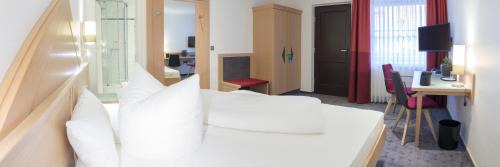 Elsterwerda Hotel | Hotel Weißes Roß: Family-Friendly Stay with Hot Tub Access
