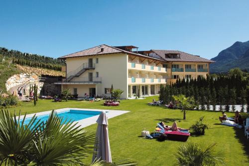 Pianizza Di Sopra Hotel | Relax at Hotel Weingarten with Oceanfront Amenities