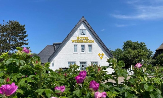 Wenningstedt-Braderup Hotel | Charming Hotel Wiesbaden: Family-Friendly & Highly Rated