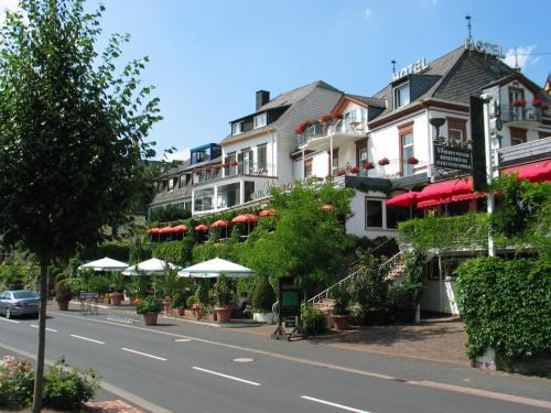 Zeltingen-Rachtig Hotel | Discover Hotel Winzerverein: Pool, Hot Tub & 9/10 Rating