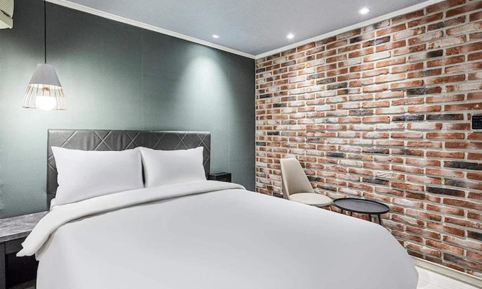Hangangno-dong Hotel | Budget-Friendly Stay at Hotel WO Yongsan Station