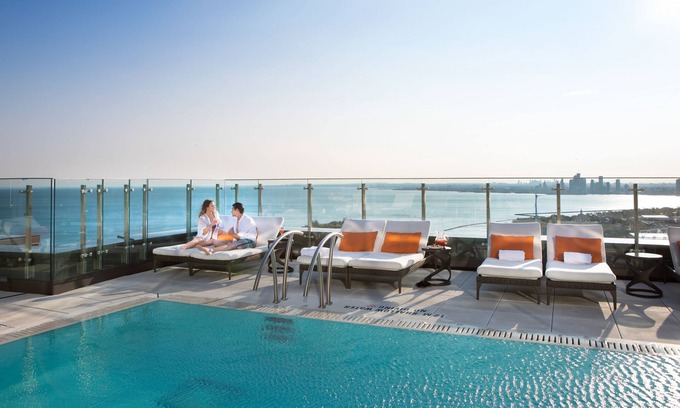 Niagara Hotel | Premier Hotel X Toronto: Eco-Friendly Stay with Spa & Pool