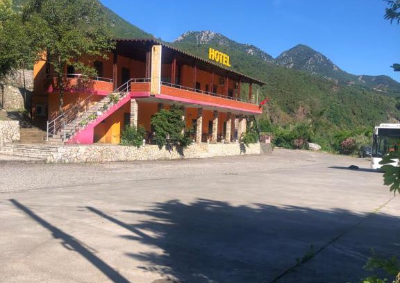 Rubik Hotel | Top-Rated Hotel Xhej: Family-Friendly Dining Awaits