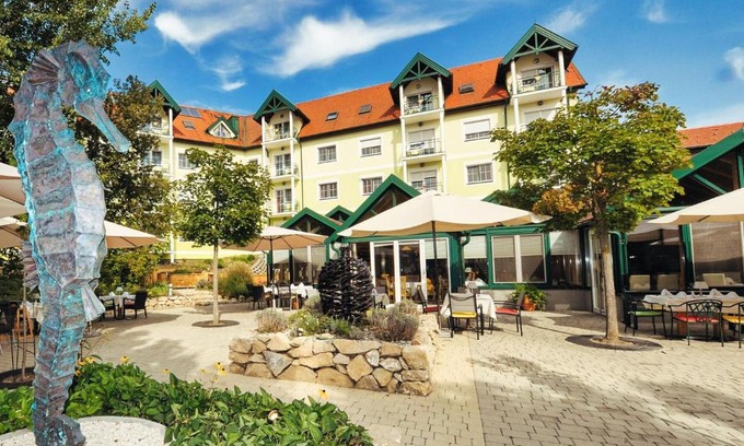 Lutzmannsburg Hotel | Relaxing Getaway at Hotel Xylophon with Spa Access