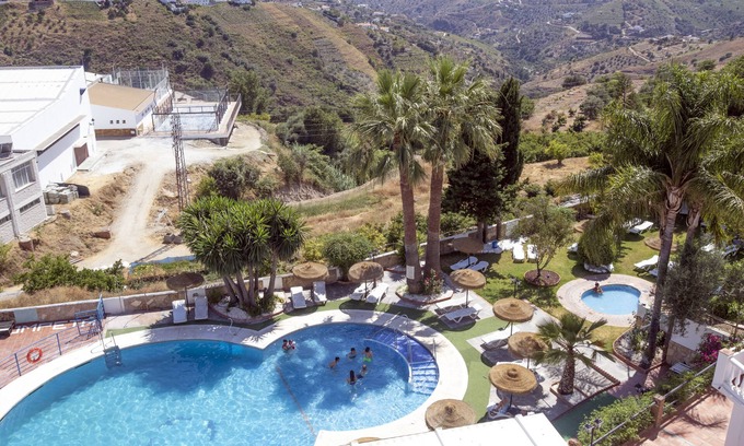 Competa Hotel | Ocean View Hotel y Bungalows Balcón de Competa Awaits