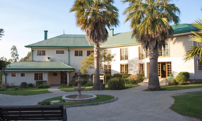 El Quisco Hotel | Relax at Hotel y Cabañas Huallilemu Sur with Pool & Breakfast