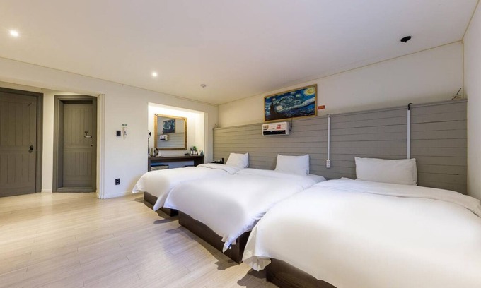 Cheongju Hotel | Budget-Friendly HOTEL YaJa West Gate with Spa & Breakfast