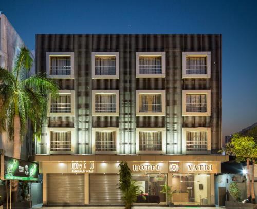 Nagpur Hotel | Budget-Friendly Hotel Yatri: Family and Dining Options Await
