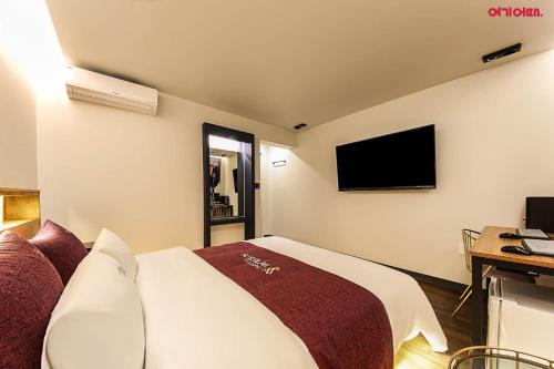 Chunghung Hotel | Family-Friendly Hotel Yeogijoa: A Budget Retreat