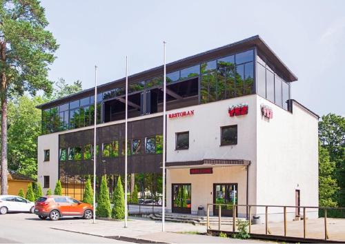 Narva-Joesuu Hotel | Discover Comfort at Hotel Yes: Pet-Friendly & Spa Amenities