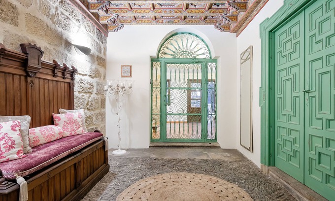 Old Town Baeza Hotel | Discover Hotel YIT La Casona del Arco: 4-Star Comfort Awaits
