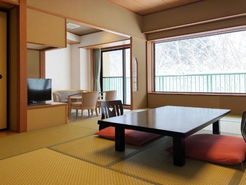 Yubiso Onsen Hotel | Relax at Hotel Yunojin with a Refreshing Hot Tub