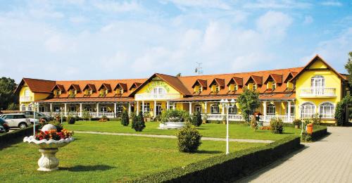 Mikulov Hotel | Discover Hotel Zámeček: Family-Friendly with Breakfast & Pets