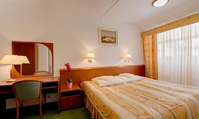 Kazimierz Dolny Hotel | Pet-Friendly Hotel Zajazd Piastowski with Oceanfront Views