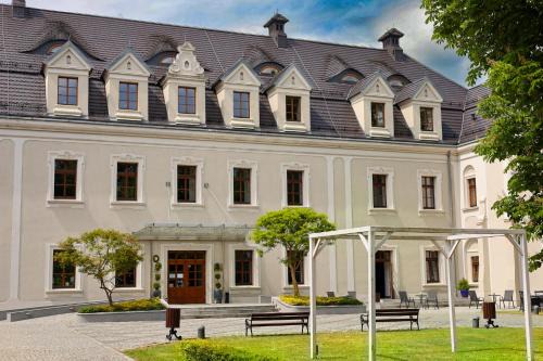 Lubliniec Hotel | Inviting Hotel Zamek Lubliniec: Spa, Hot Tub & Pet Friendly