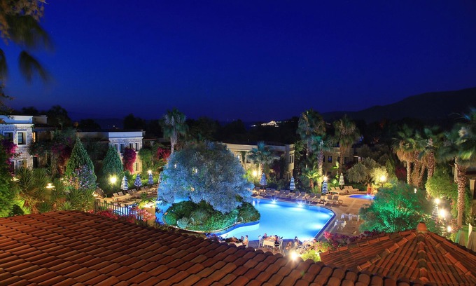 Torba Hotel | Experience Comfort at Hotel Zeytinada with Ocean Views