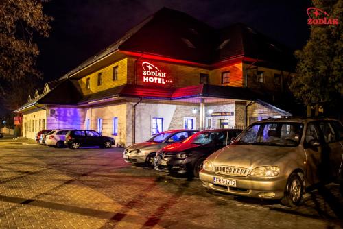 Radomsko Hotel | Budget-Friendly Hotel Zodiak with Pool and Hot Tub
