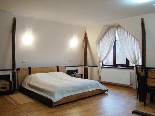 Kozlin Hotel | Pet-Friendly Hotel Zolota Pidkova with Hot Tub & Breakfast