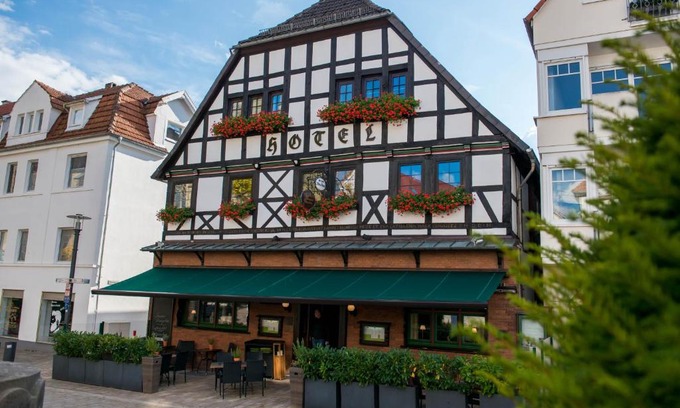 Bad Driburg House | Pet-Friendly Hotel zum Braunen Hirschen with Breakfast & Dining