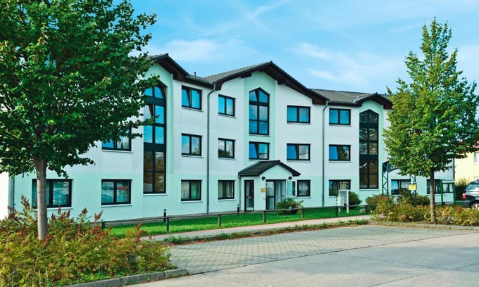 Hoppegarten House | Family-Friendly Hotel Zum Grünen Tor with Hot Tub Access