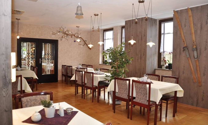 Oberhof Hotel | Cozy Hotel Zum Gruendle: Family-Friendly with Dining Options
