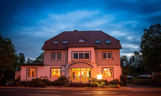 Ovelgoenne Hotel | Discover Hotel zur Heideblüte: Pet-Friendly Retreat