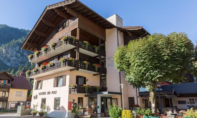 Doebriach Hotel | Escape to Hotel Zur Post: Oceanfront Bliss Awaits