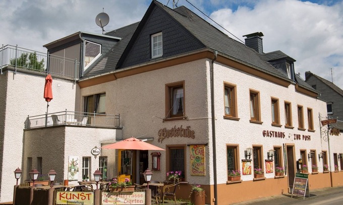 Burg Hotel | Discover Hotel Zur Post: Family-Friendly with Breakfast Included