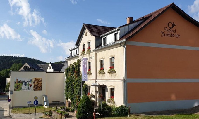 Klingenthal House | Pet-Friendly Retreat at Hotel zur Post with Breakfast & Hot Tub