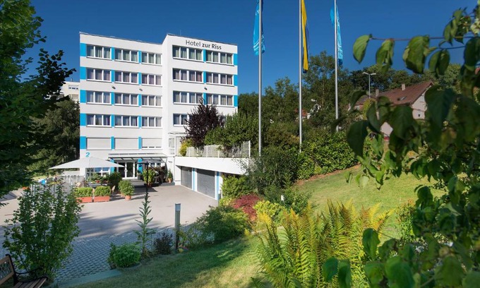 Bergerhausen Hotel | Pet-Friendly Retreat at Hotel zur Riss – Guest Rated 8/10