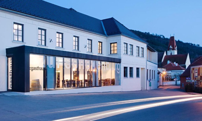 Mollands Hotel | Discover Comfort at Hotel Zur Schonenburg - Pet Friendly Stay