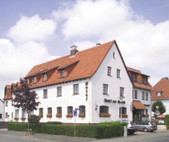 Eschwege House | Comfortable Stay at Hotel zur Struth: Pet Friendly & Family Fun